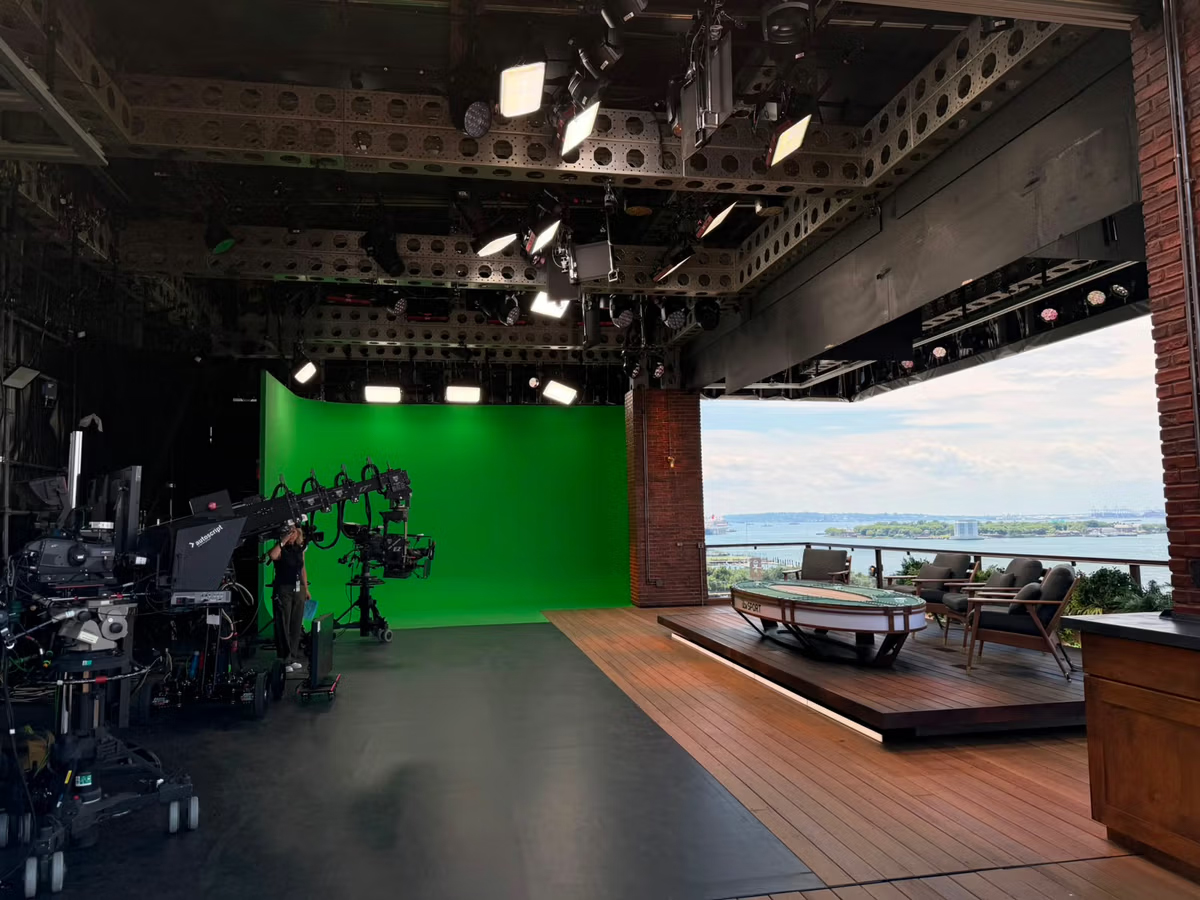 ITV Sport &ccedil;atı st&uuml;dyosu kamera ve green screen kurulumu